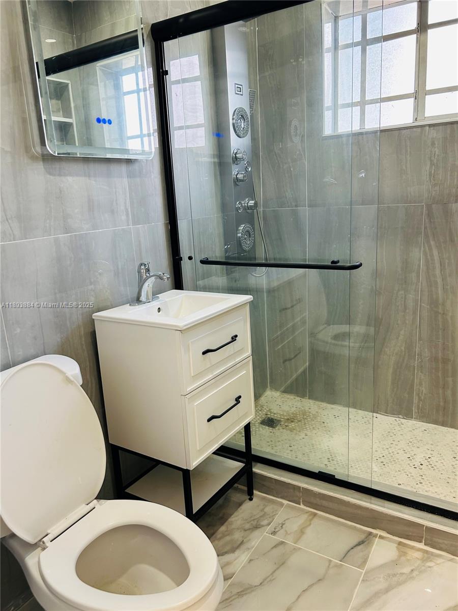 PALMLAND ESTATES - Residential Lease