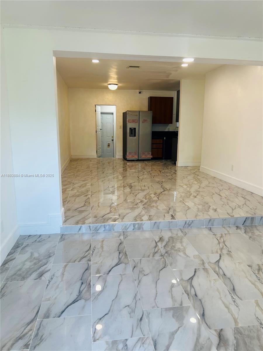 PALMLAND ESTATES - Residential Lease