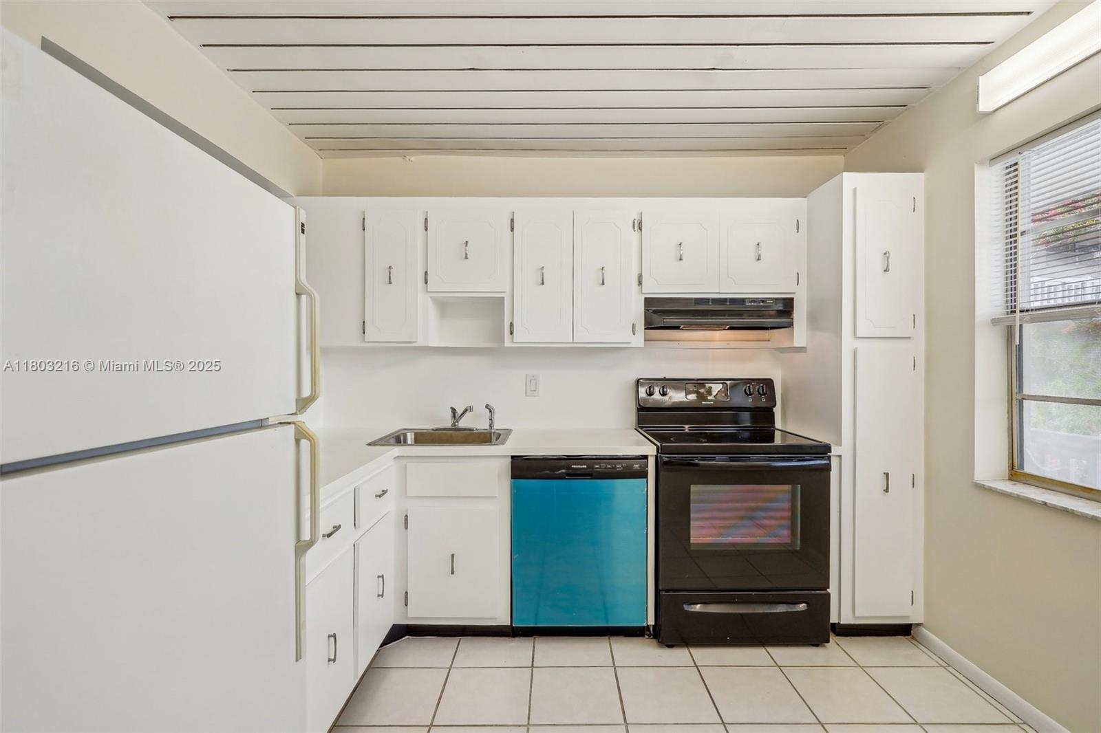 3774 Inverrary Blvd 203P, Lauderhill, Miami-Dade County, Florida - 2 Bedrooms  
2 Bathrooms - 