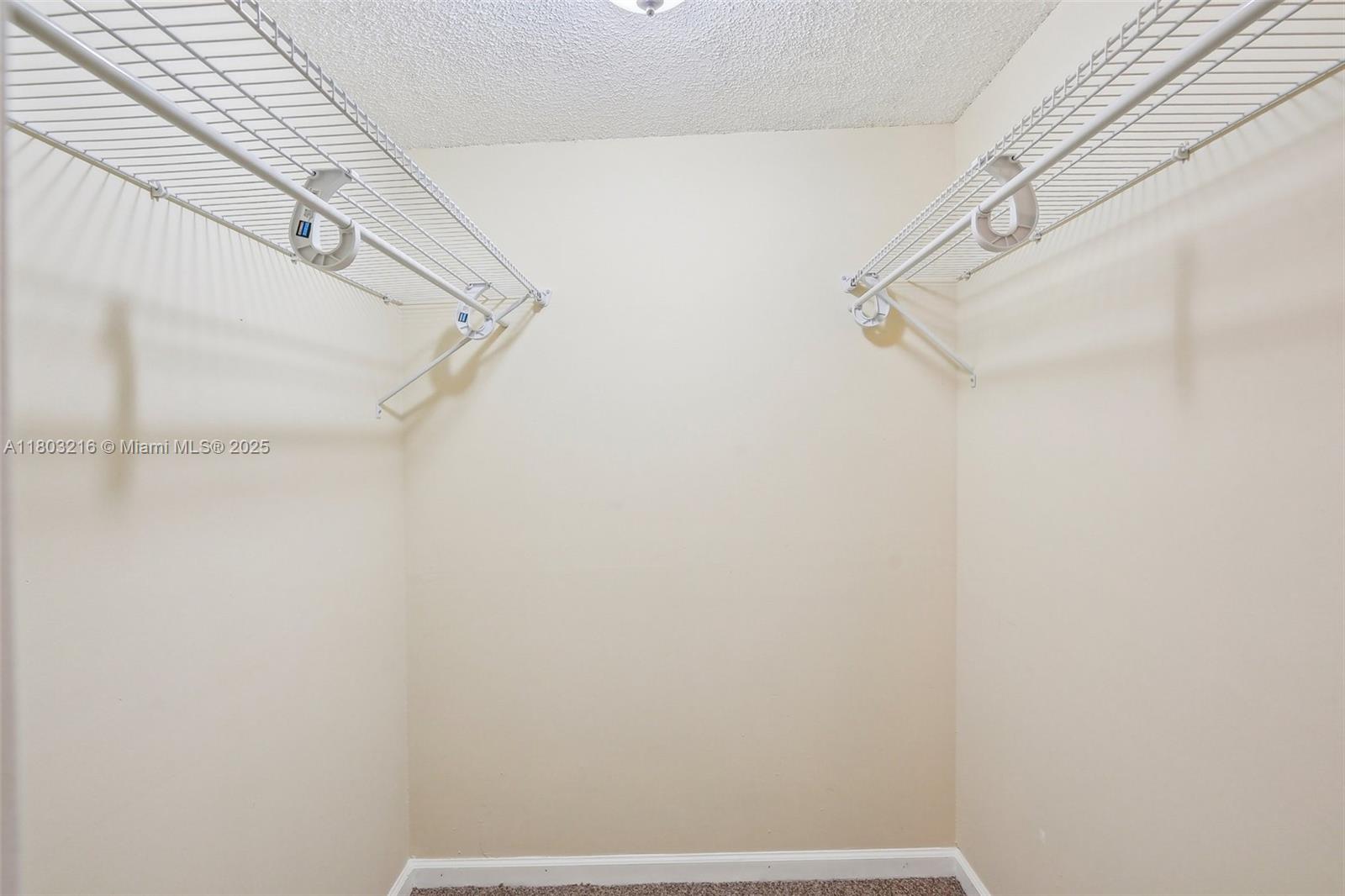 LAS VISTAS P-R IN INVERRA - Residential