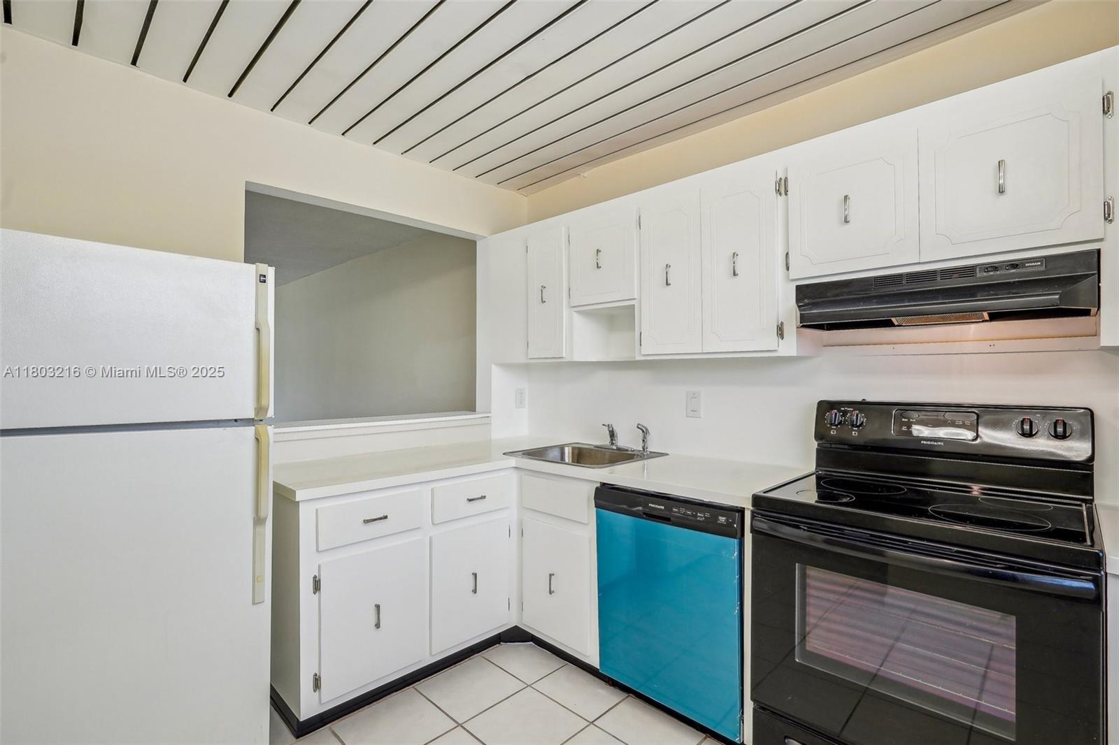 Property for Sale at 3774 Inverrary Blvd 203P, Lauderhill, Miami-Dade County, Florida - Bedrooms: 2 
Bathrooms: 2  - $135,000