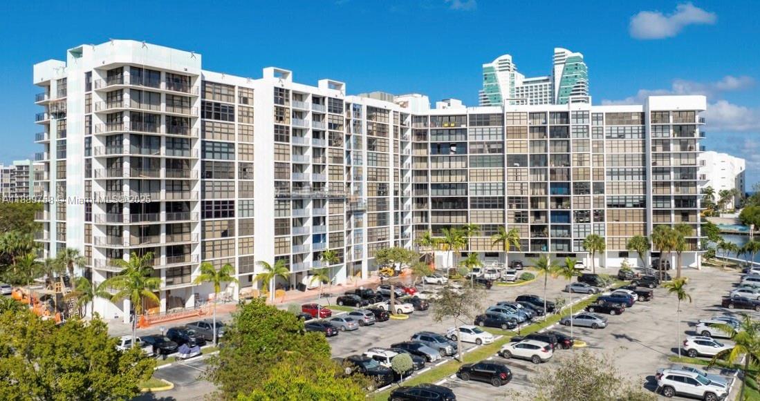 200 LESLIE CONDO - Residential Lease
