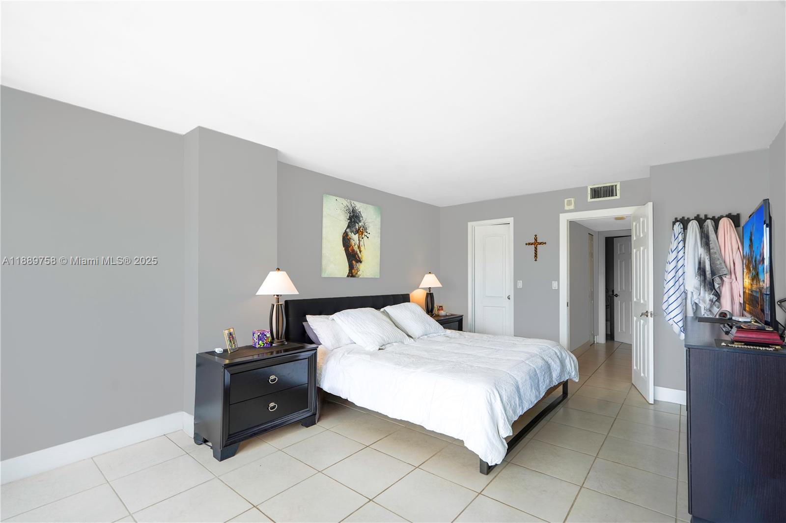 200 LESLIE CONDO - Residential Lease
