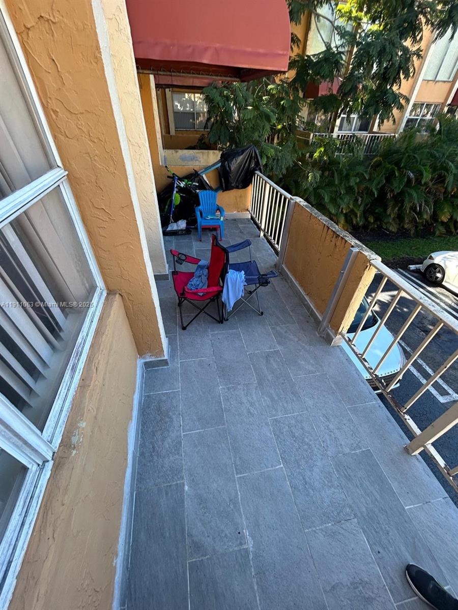 VENETIAN GARDENS AT COUNT - Residential