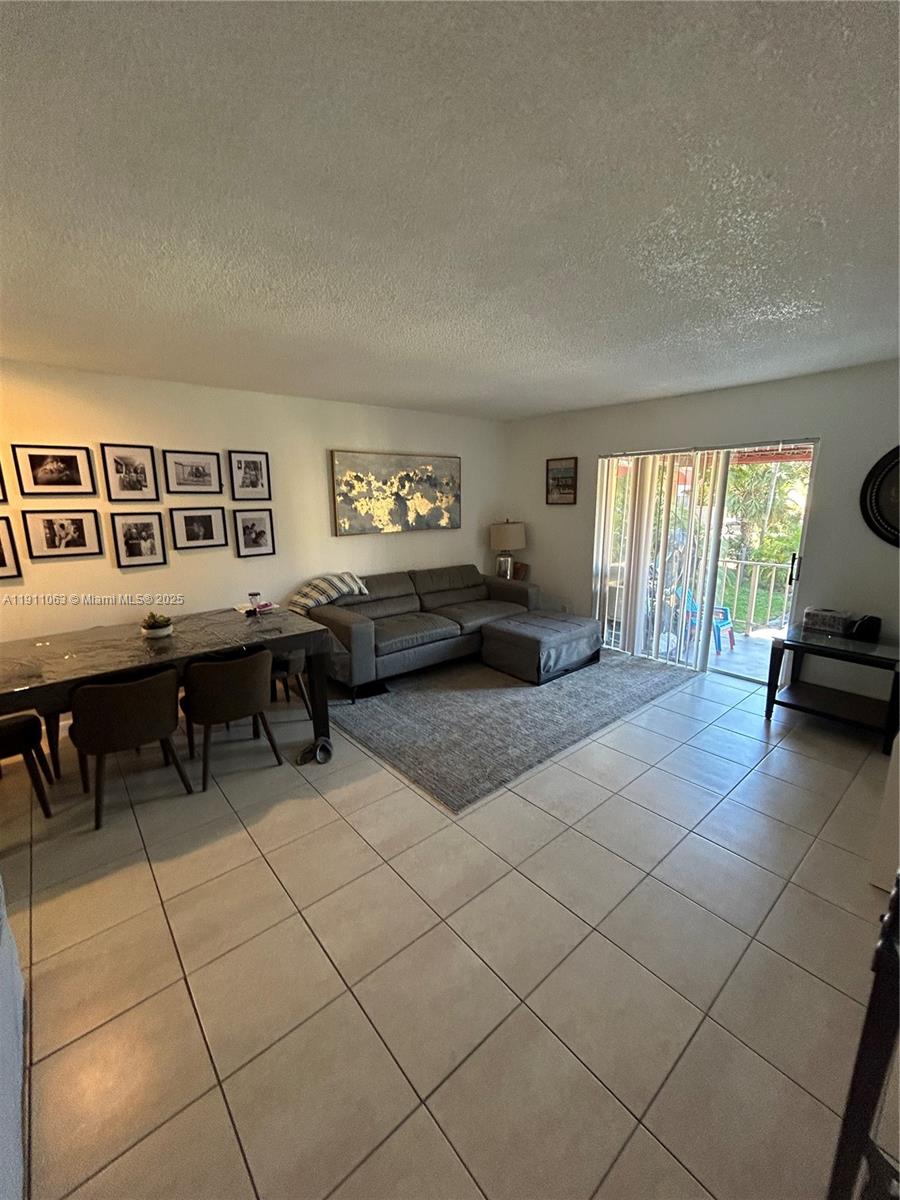 VENETIAN GARDENS AT COUNT - Residential