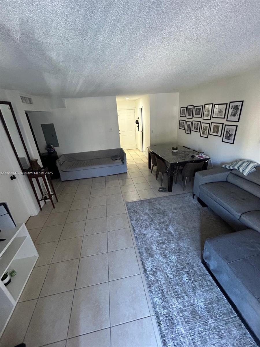 VENETIAN GARDENS AT COUNT - Residential