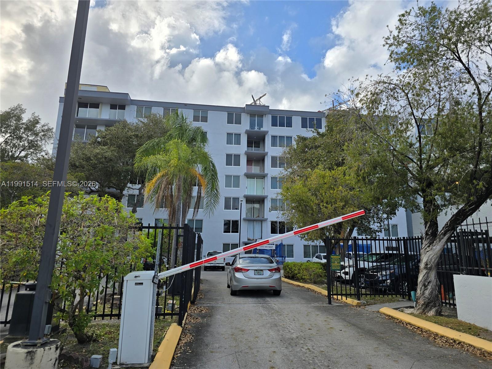 GREYNOLDS PARK CLUB CONDO - Residential