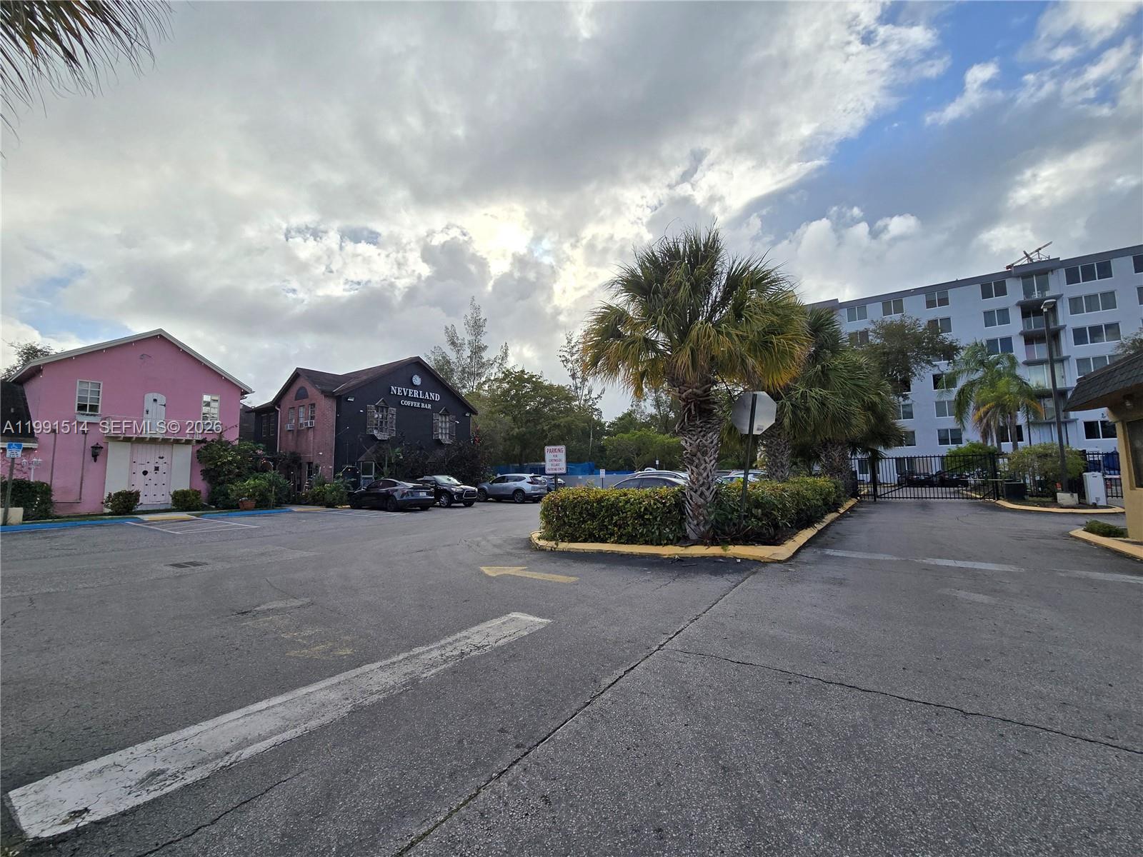 GREYNOLDS PARK CLUB CONDO - Residential