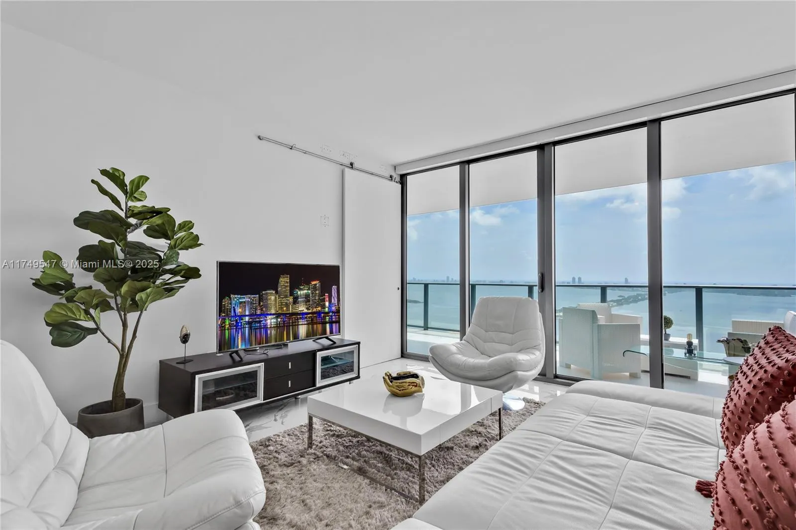 Miami, Florida 33137, United States, 1 Bedroom Bedrooms, ,2 BathroomsBathrooms,Residential,Active,607