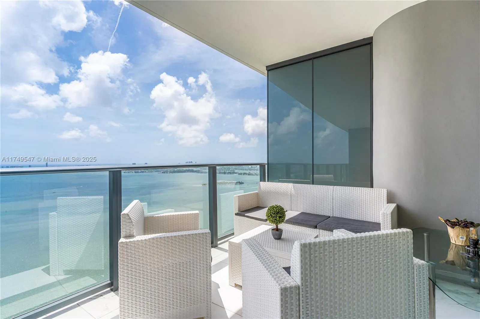 Miami, Florida 33137, United States, 1 Bedroom Bedrooms, ,2 BathroomsBathrooms,Residential,Active,607