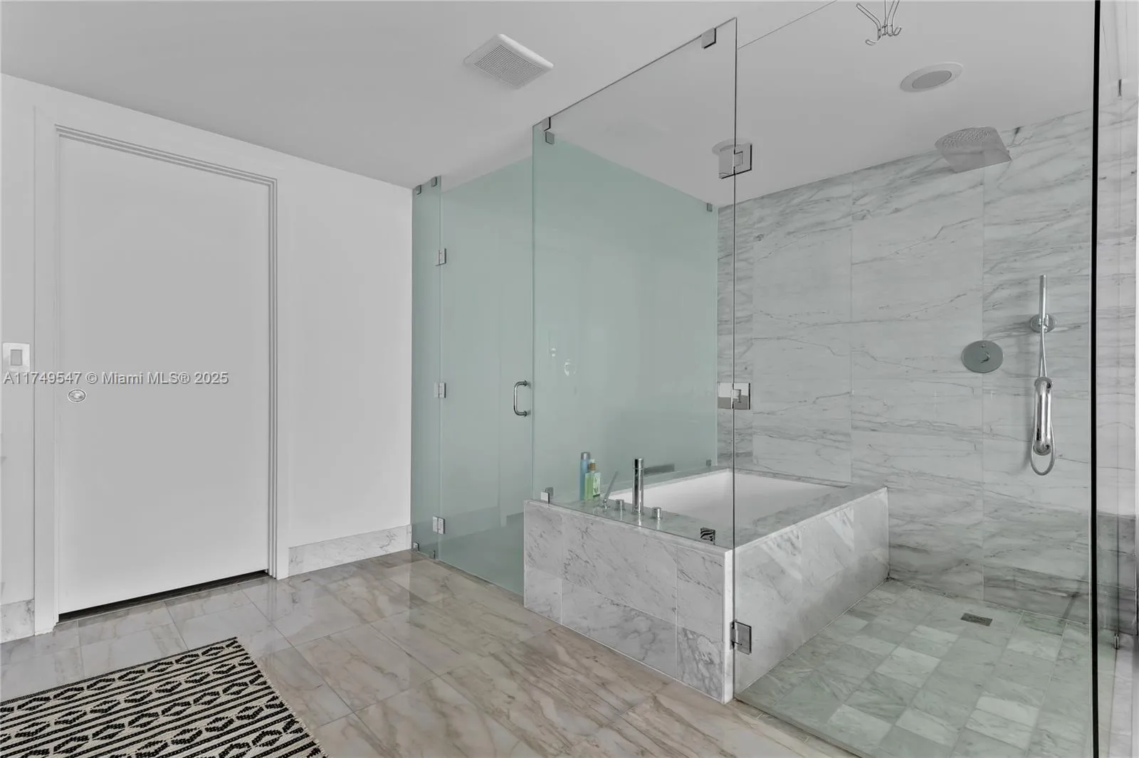 Miami, Florida 33137, United States, 1 Bedroom Bedrooms, ,2 BathroomsBathrooms,Residential,Active,607