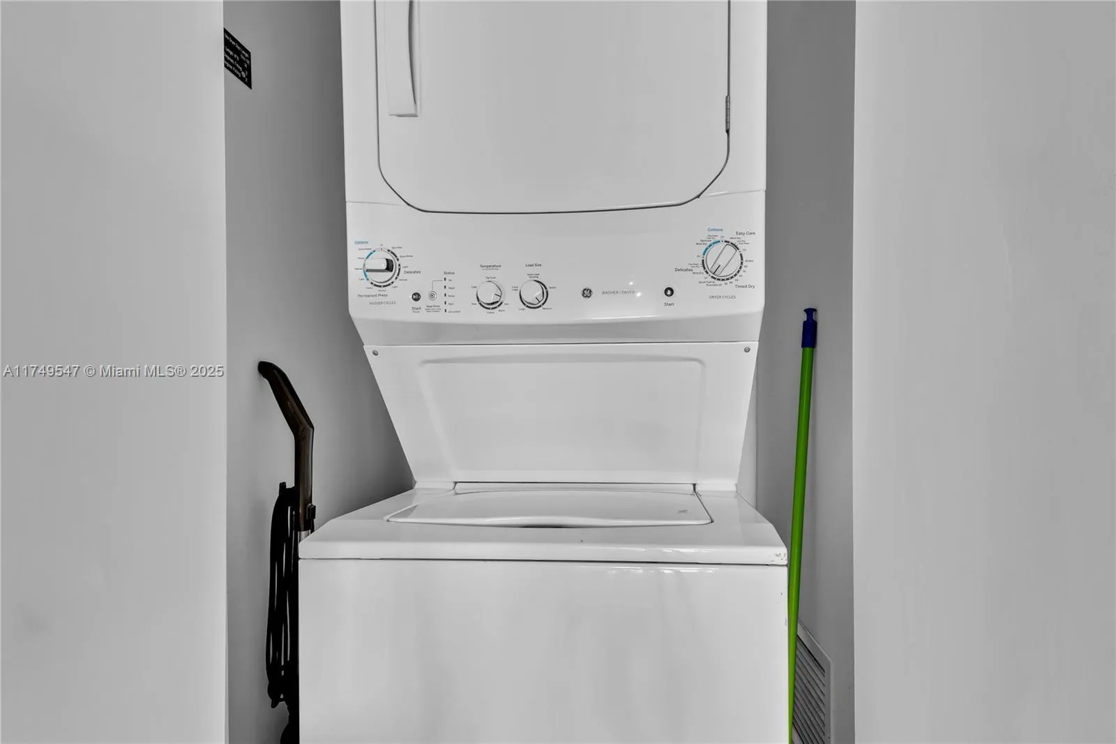 Miami, Florida 33137, United States, 1 Bedroom Bedrooms, ,2 BathroomsBathrooms,Residential,Active,607