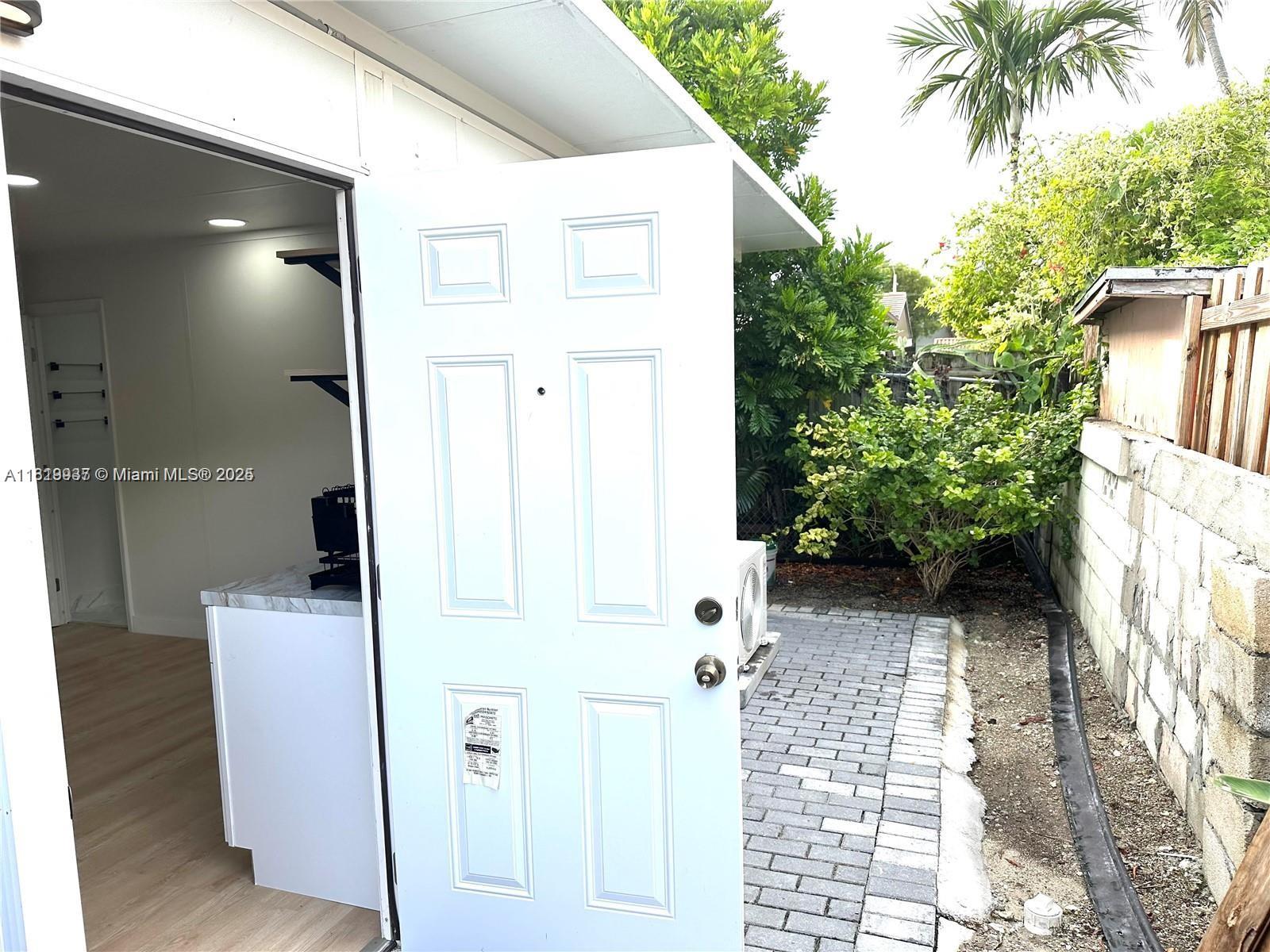 Rental Property at 8235 Sw 41st Ter 1, Miami, Broward County, Florida - Bedrooms: 1 
Bathrooms: 1  - $1,400 MO.