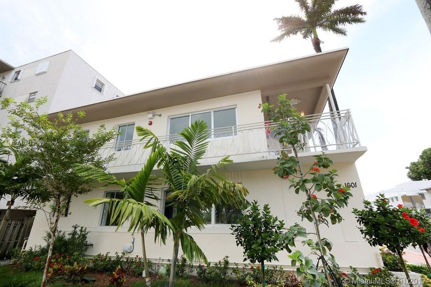 Brand new Art Deco building located in the heart of South Beach, just one block from Lincoln Road, and 4 blocks from the beach. Modern and fully equipped 1 bedroom/1 bath, furnish . Fast Internet and Cable included!!