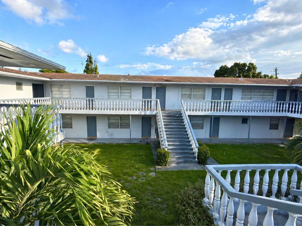 Photo of 5112 Hollywood Blvd #21, Hollywood, FL 33021 (MLS # A12010368)