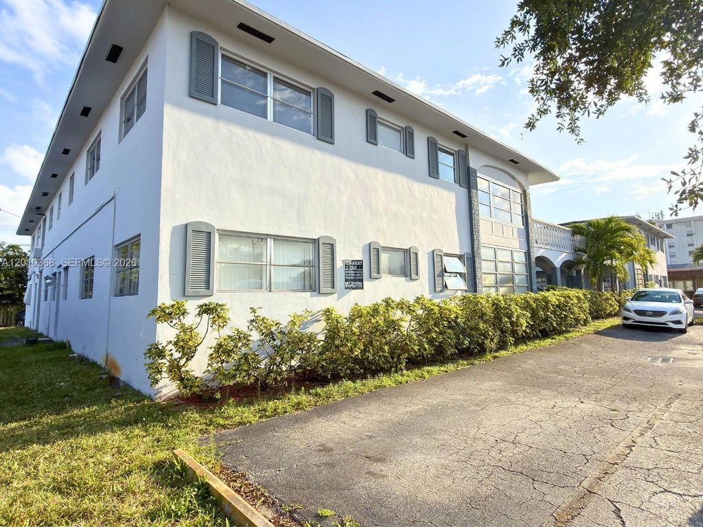 Photo of 5112 Hollywood Blvd #21, Hollywood, FL 33021 (MLS # A12010368)