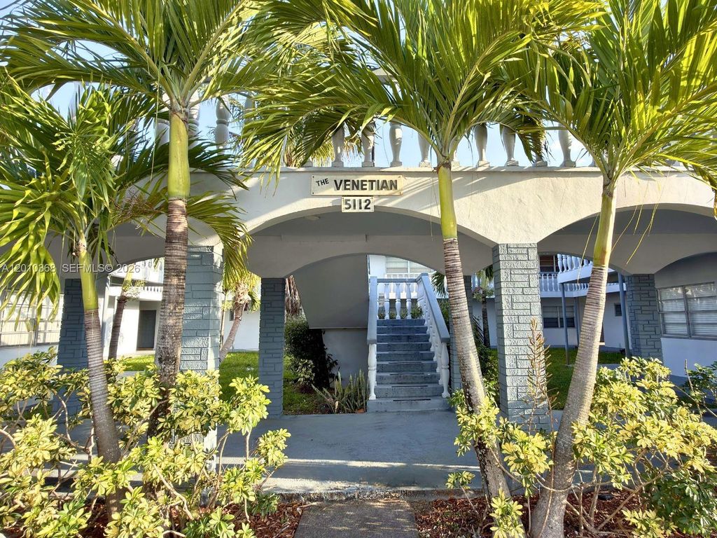 Photo of 5112 Hollywood Blvd #21, Hollywood, FL 33021 (MLS # A12010368)