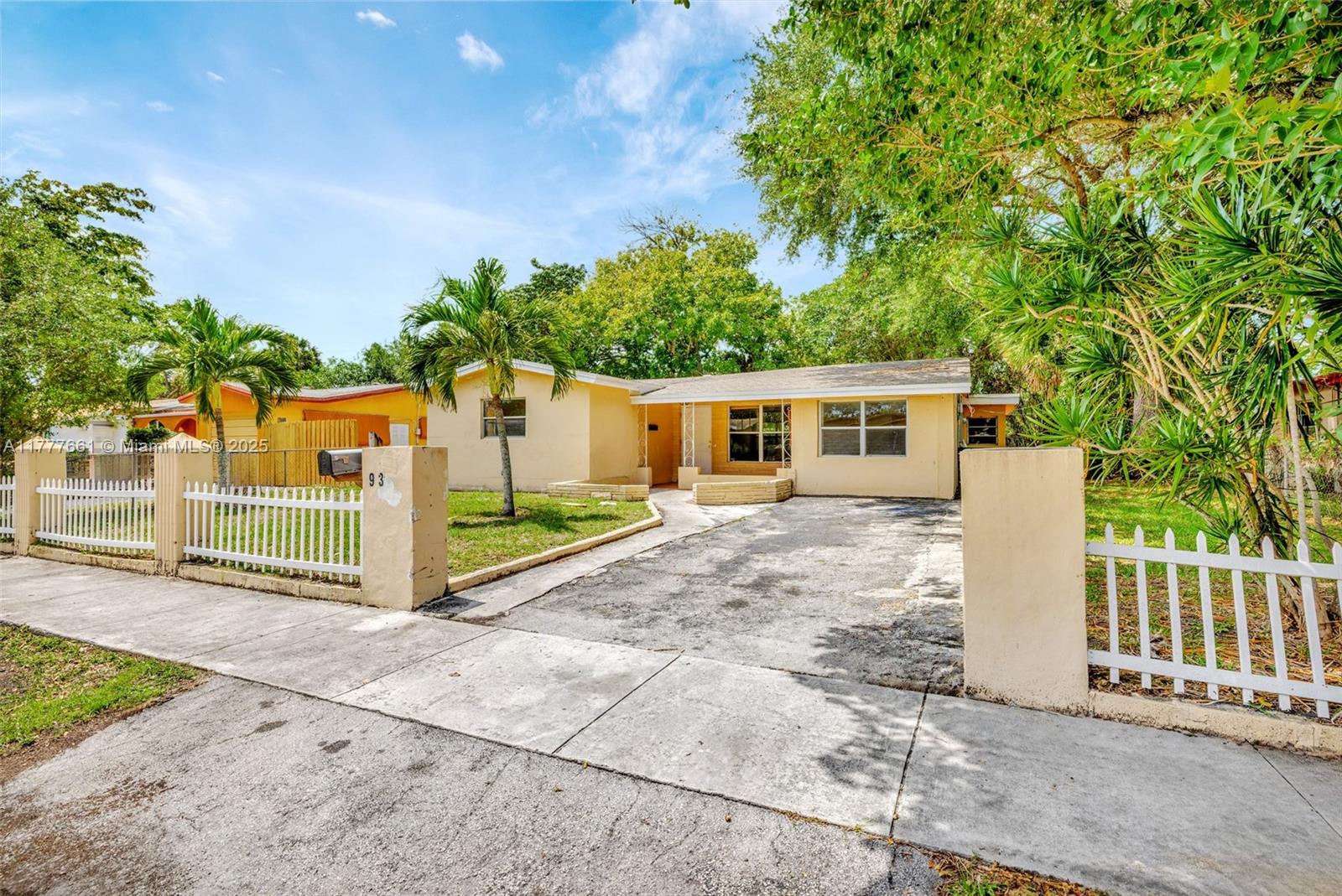 Property for Sale at 931 Nw 38th Ave, Lauderhill, Miami-Dade County, Florida - Bedrooms: 4 
Bathrooms: 2  - $349,900