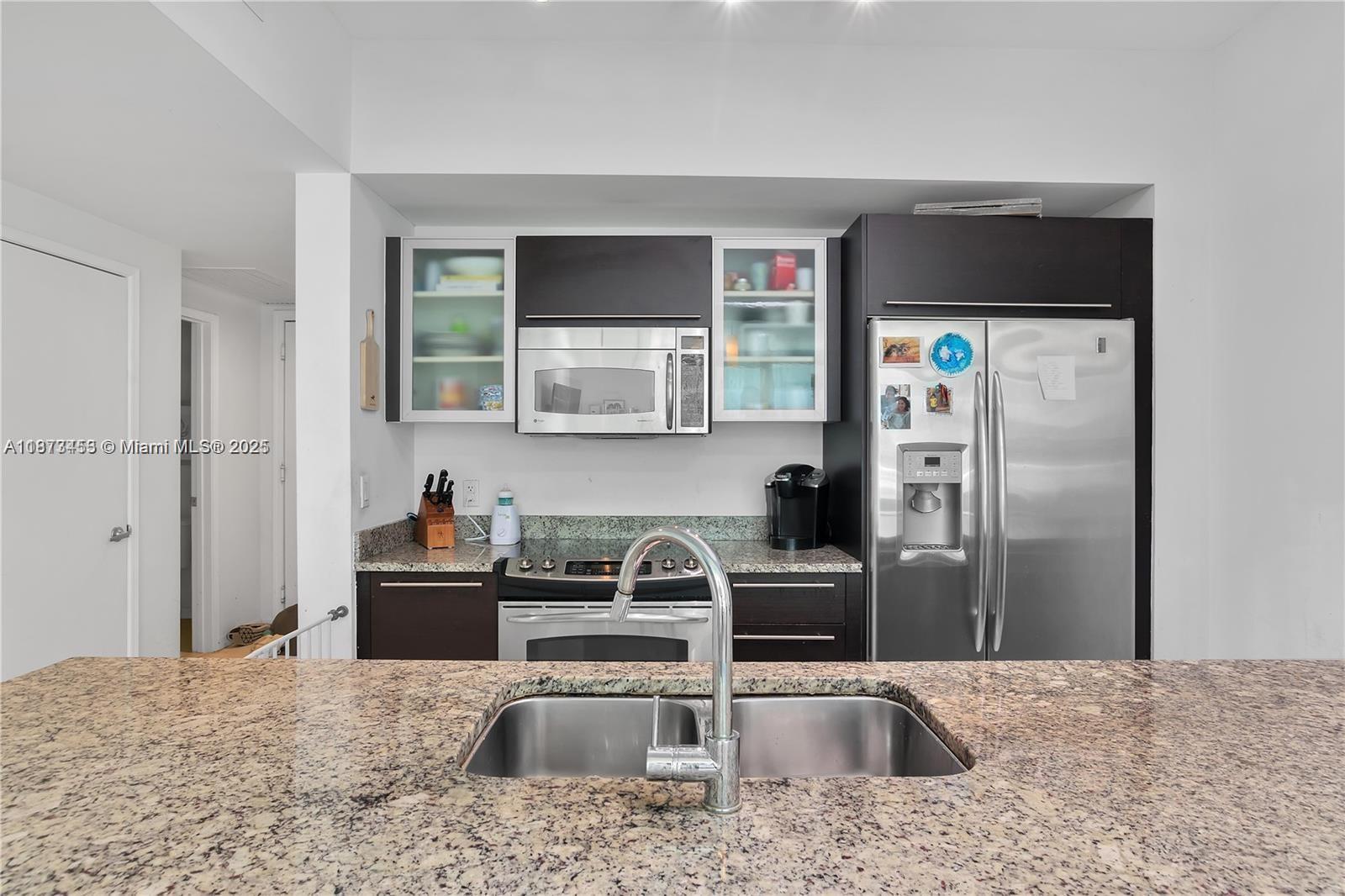 THE PLAZA 901 BRICKELL CO - Residential Lease