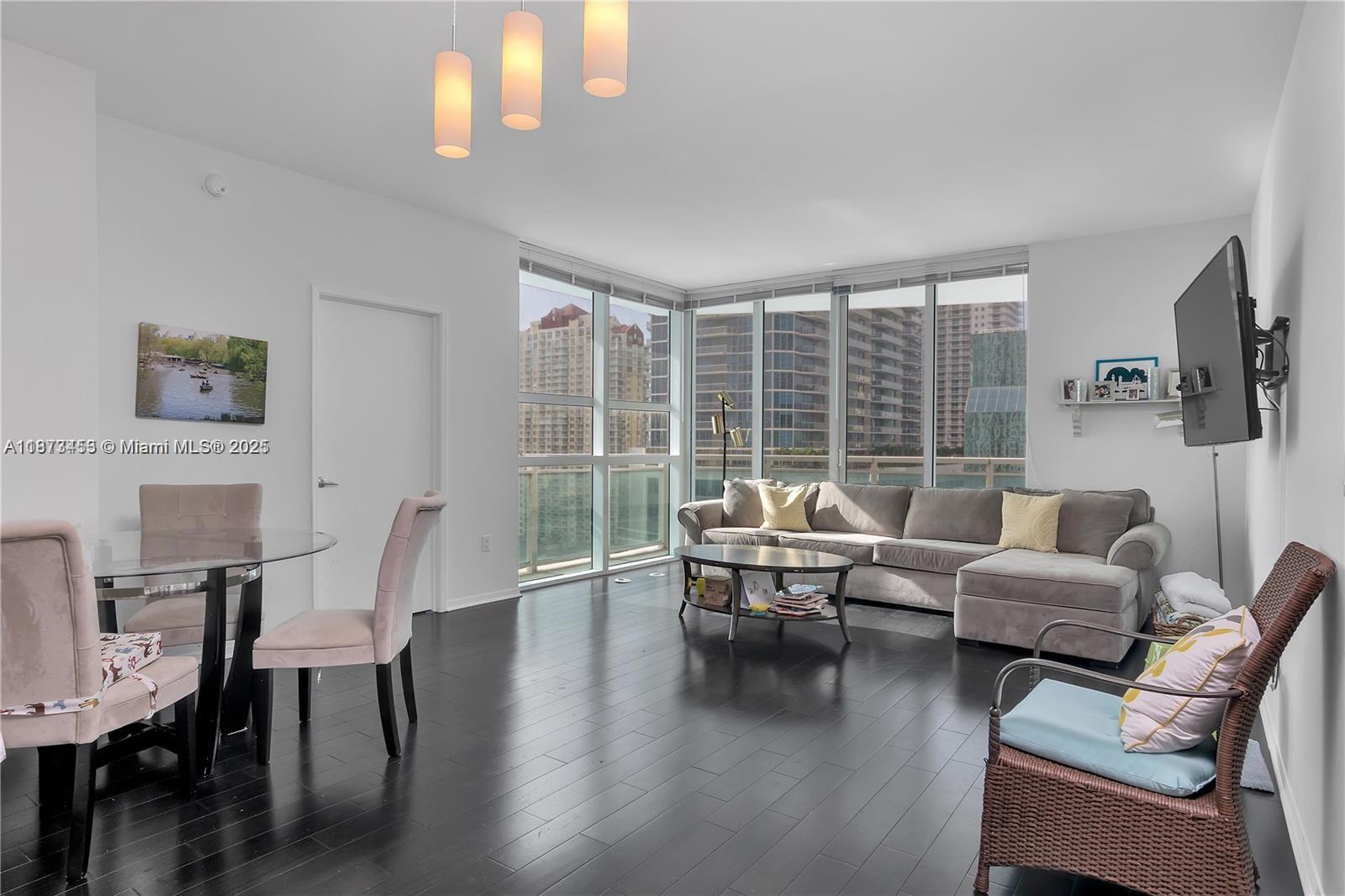 THE PLAZA 901 BRICKELL CO - Residential Lease