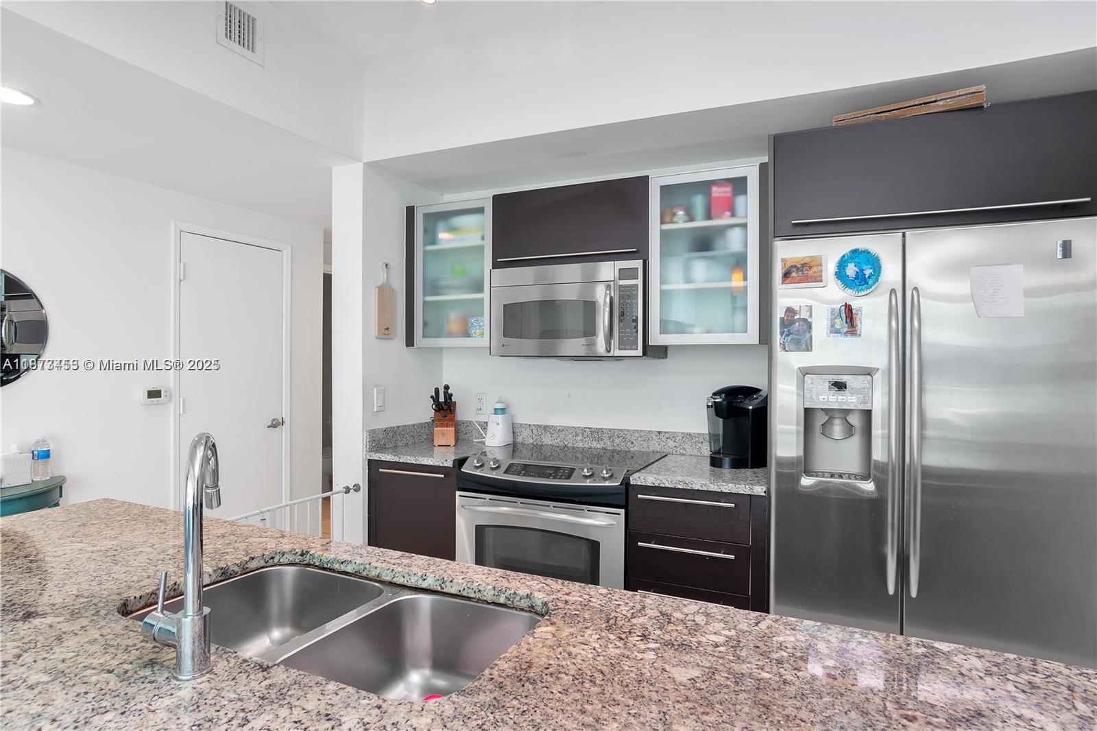 THE PLAZA 901 BRICKELL CO - Residential Lease