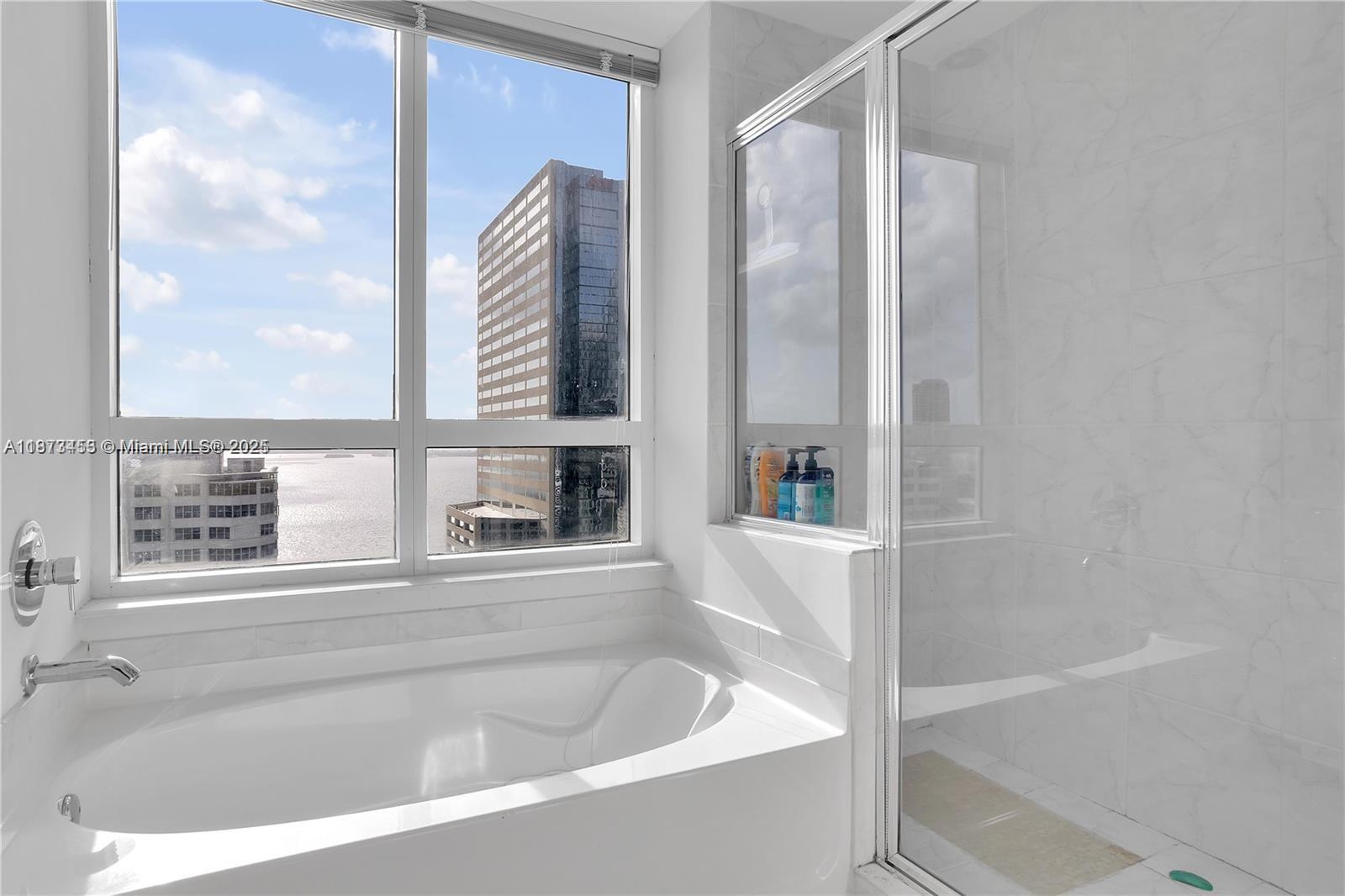 THE PLAZA 901 BRICKELL CO - Residential Lease