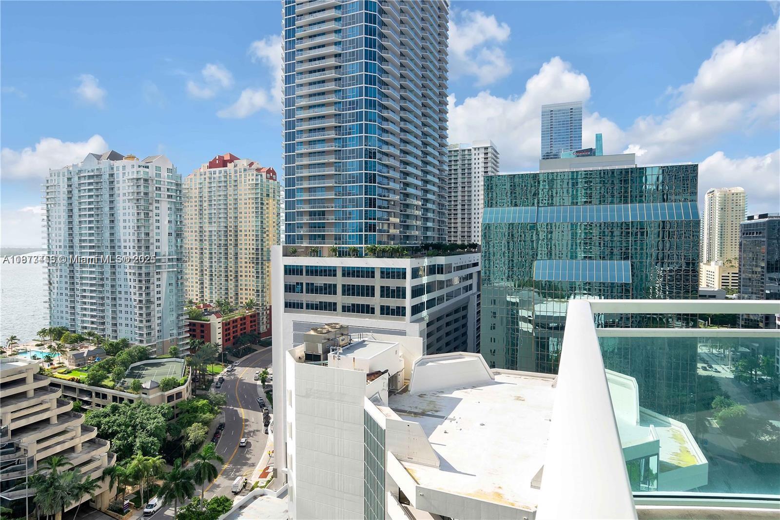 THE PLAZA 901 BRICKELL CO - Residential Lease