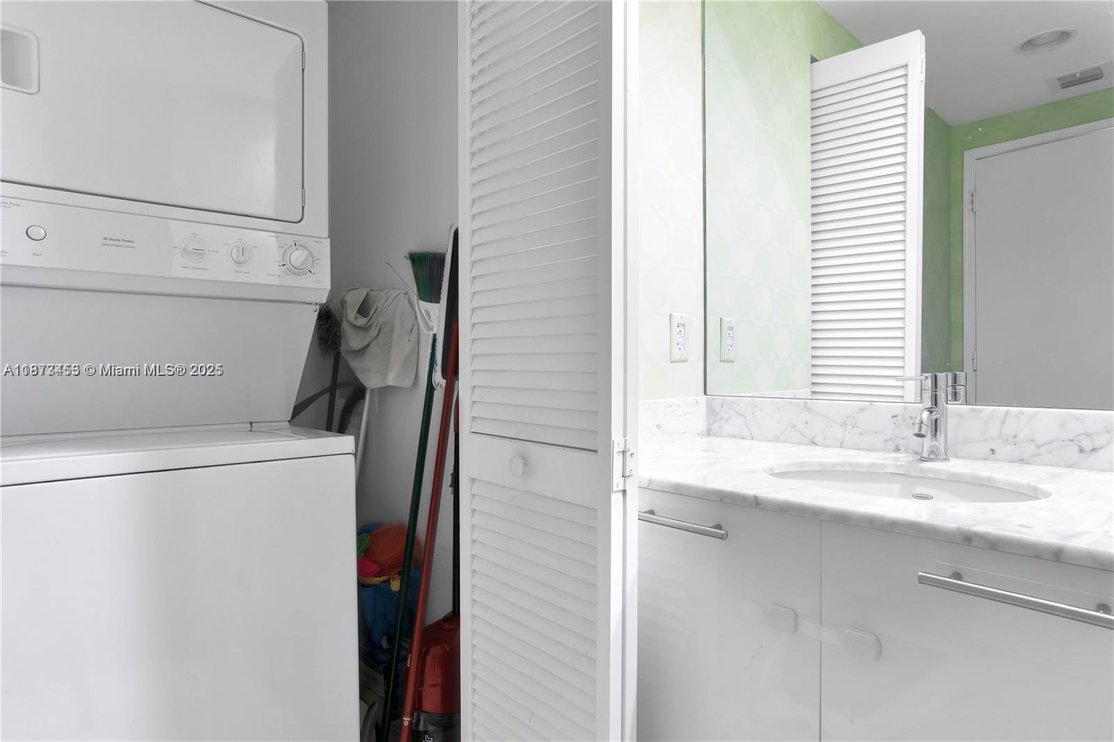 THE PLAZA 901 BRICKELL CO - Residential Lease