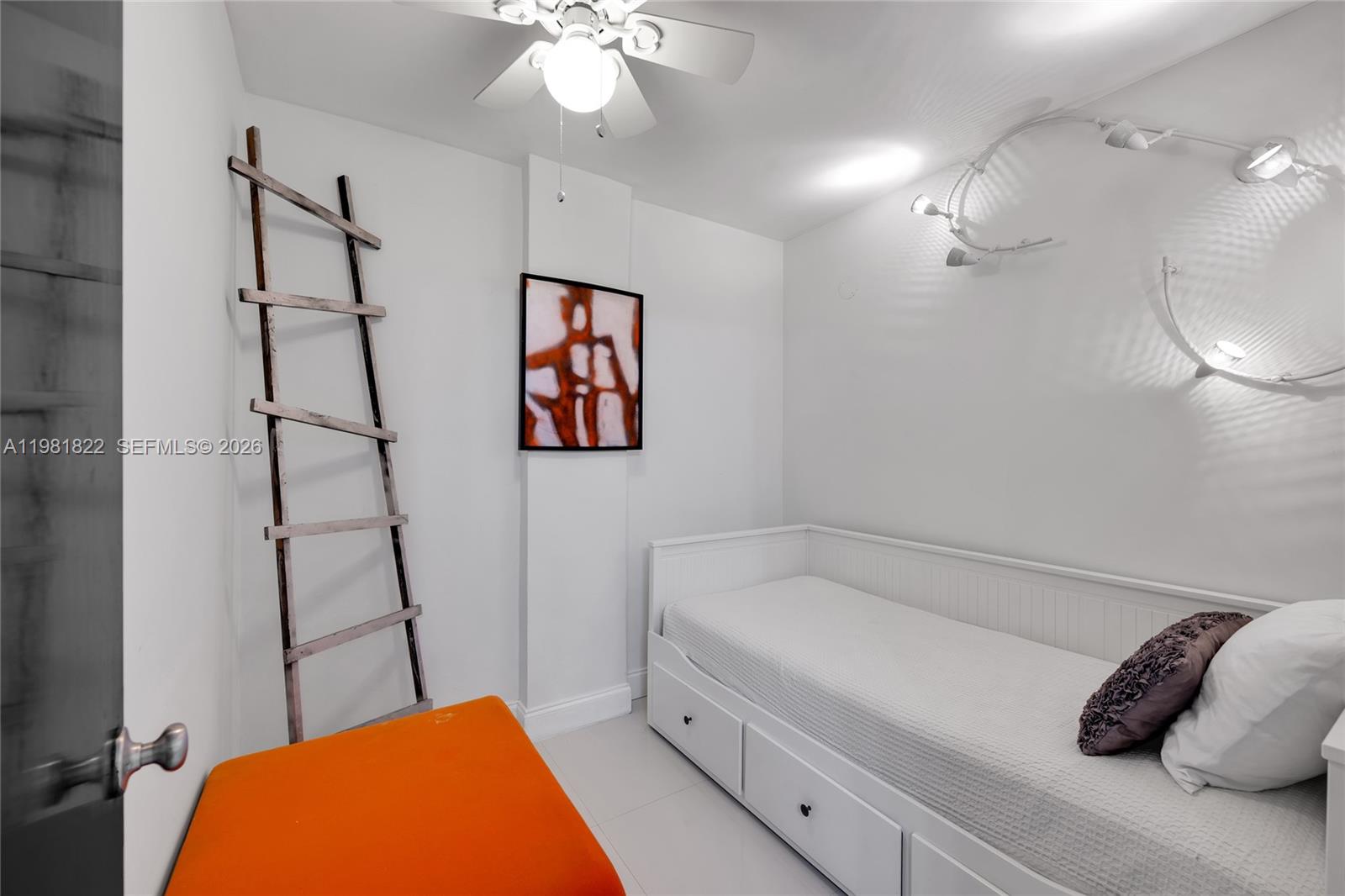 THE DECOPLAGE CONDO - Residential
