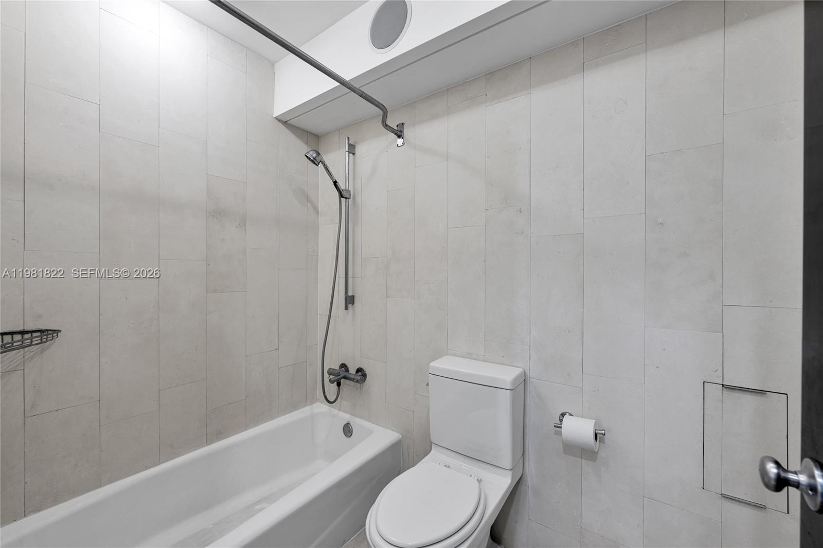 THE DECOPLAGE CONDO - Residential