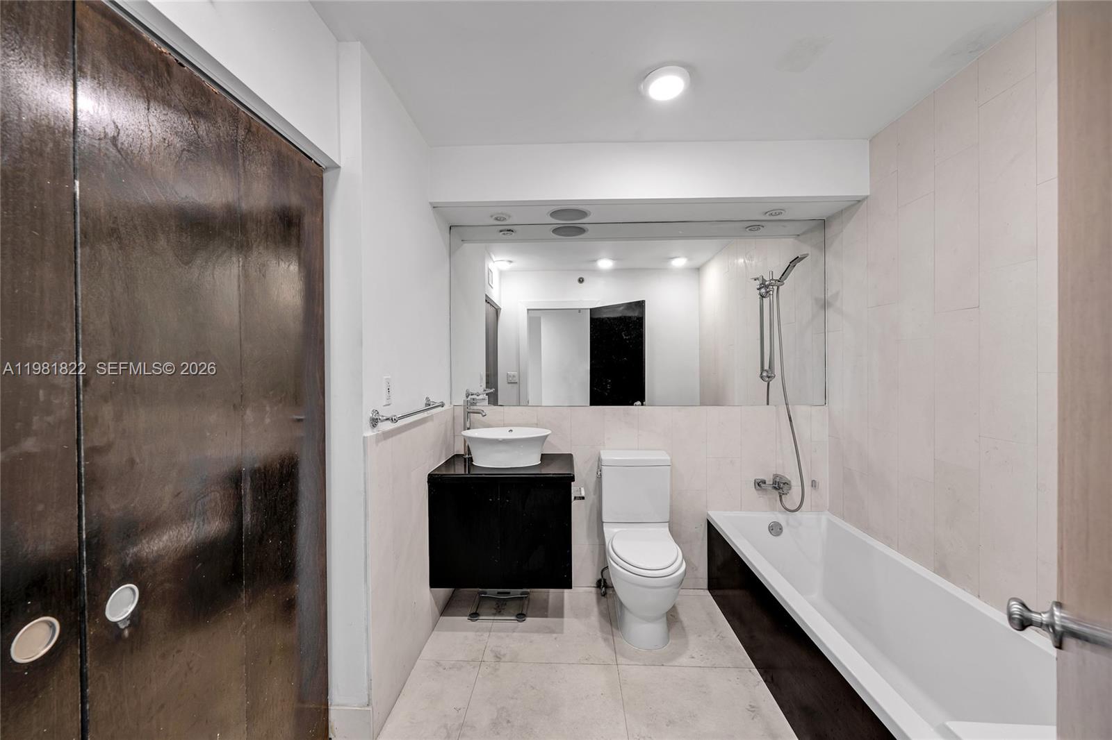 THE DECOPLAGE CONDO - Residential
