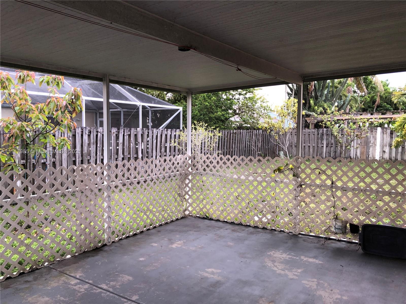 BANYAN ESTATES - Residential