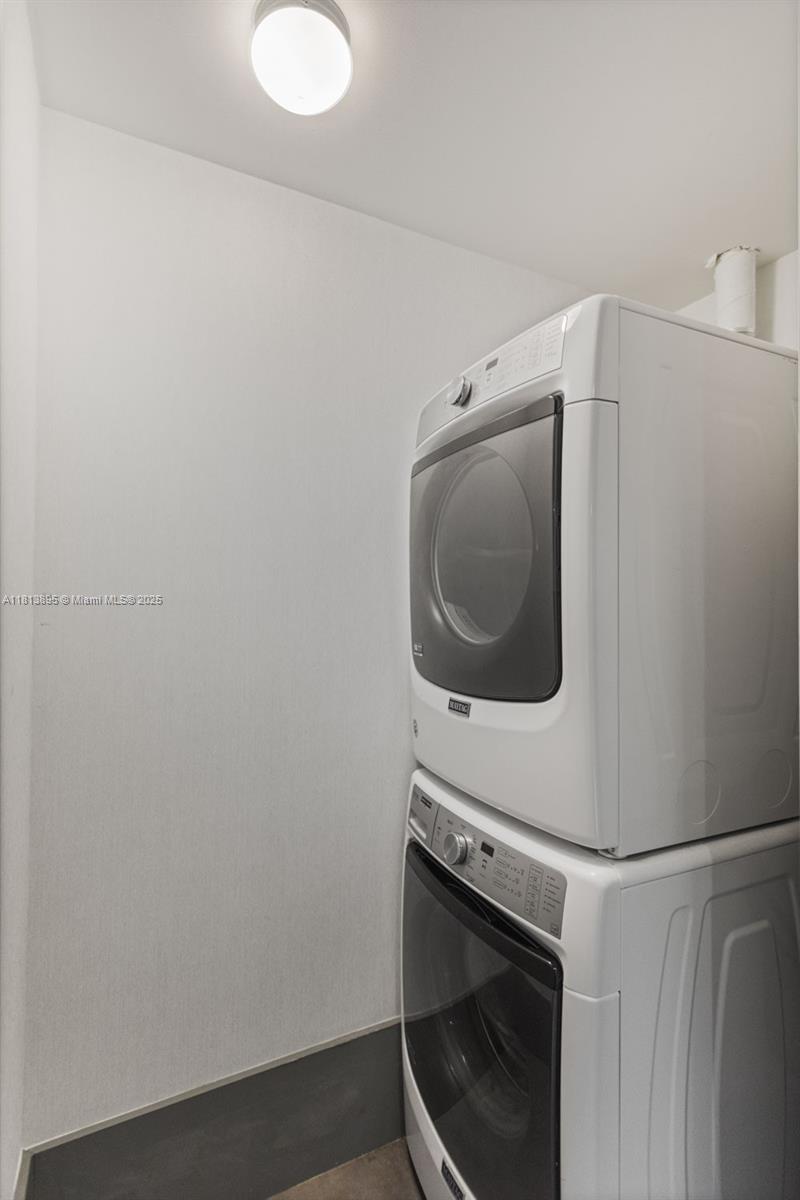 PRIVE CONDO - Residential