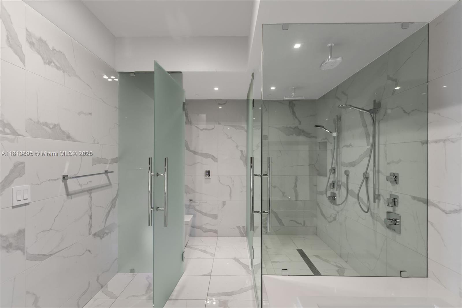 PRIVE CONDO - Residential