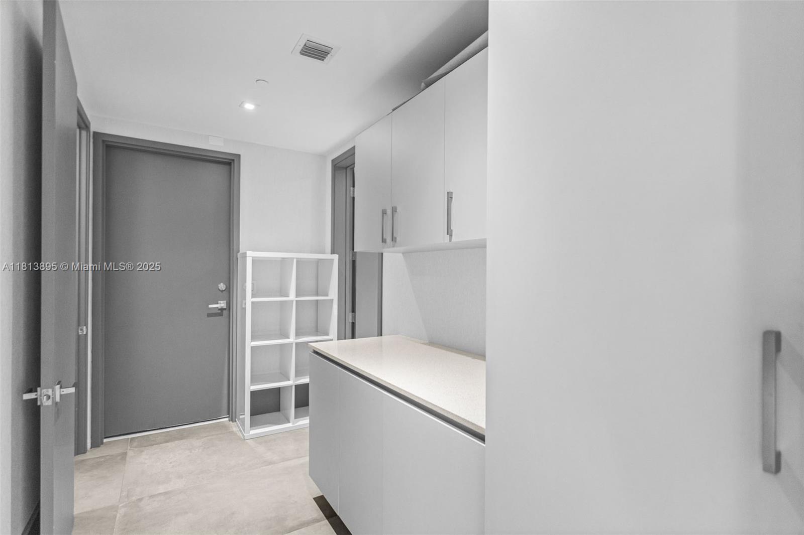 PRIVE CONDO - Residential