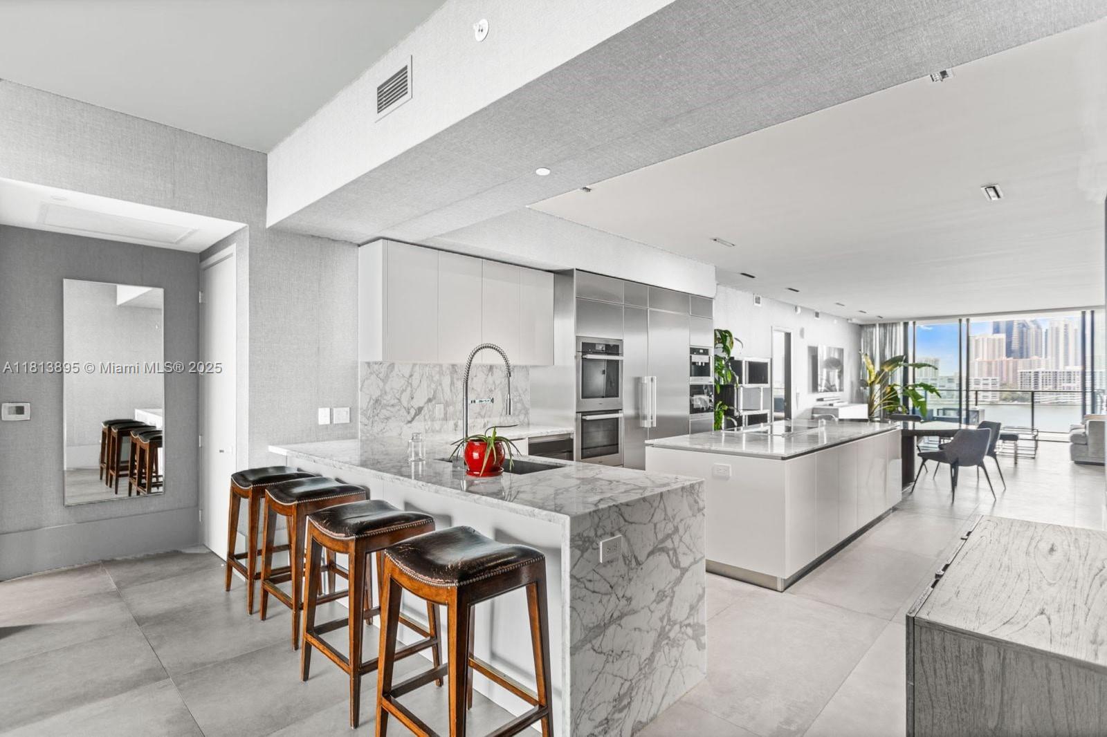 PRIVE CONDO - Residential