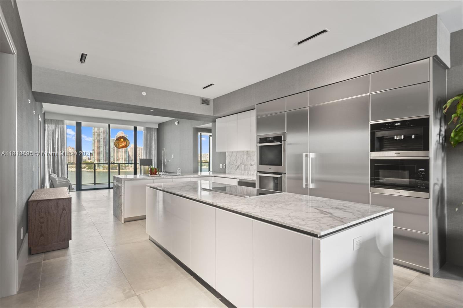 PRIVE CONDO - Residential