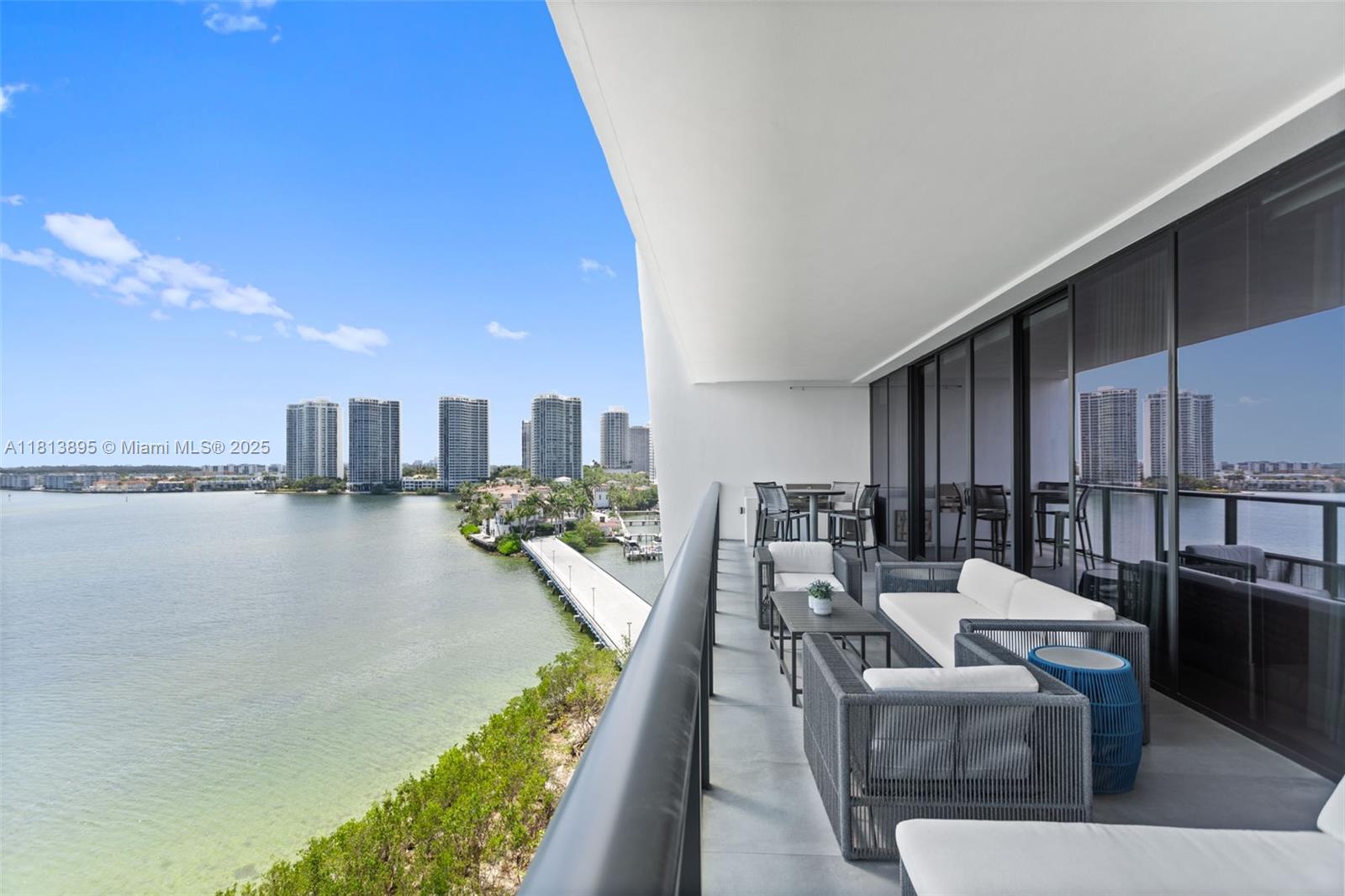 PRIVE CONDO - Residential
