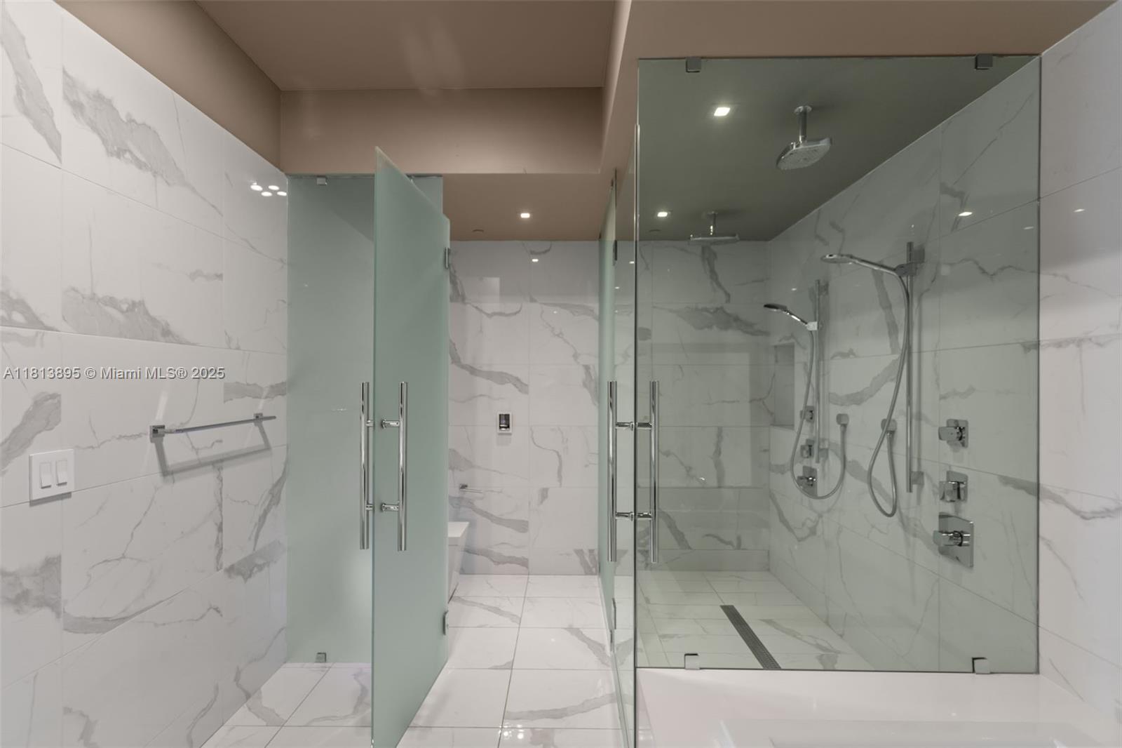 PRIVE CONDO - Residential