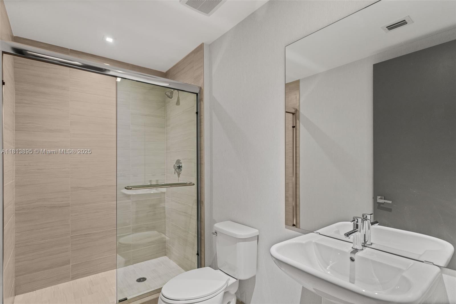 PRIVE CONDO - Residential