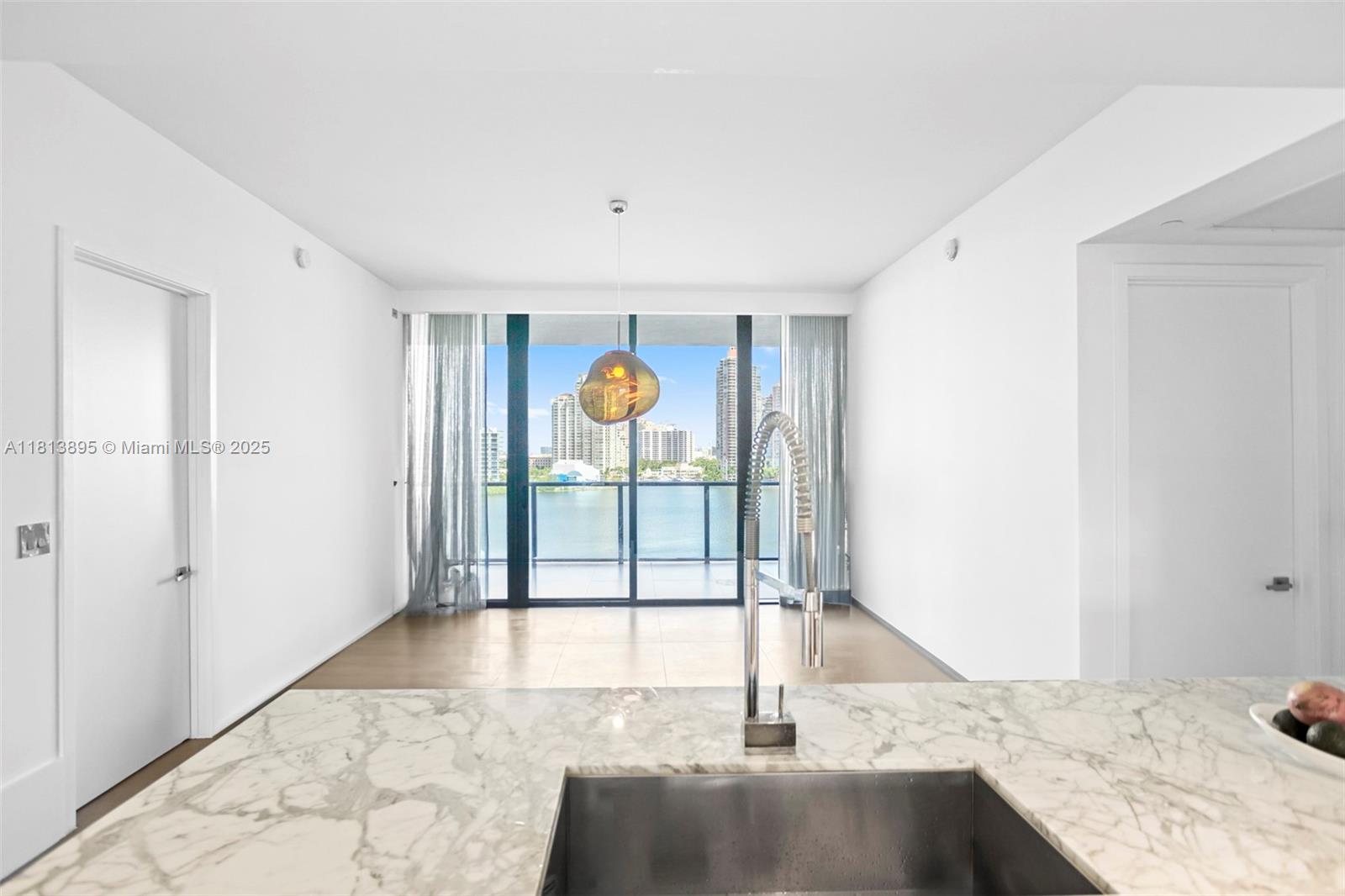 PRIVE CONDO - Residential