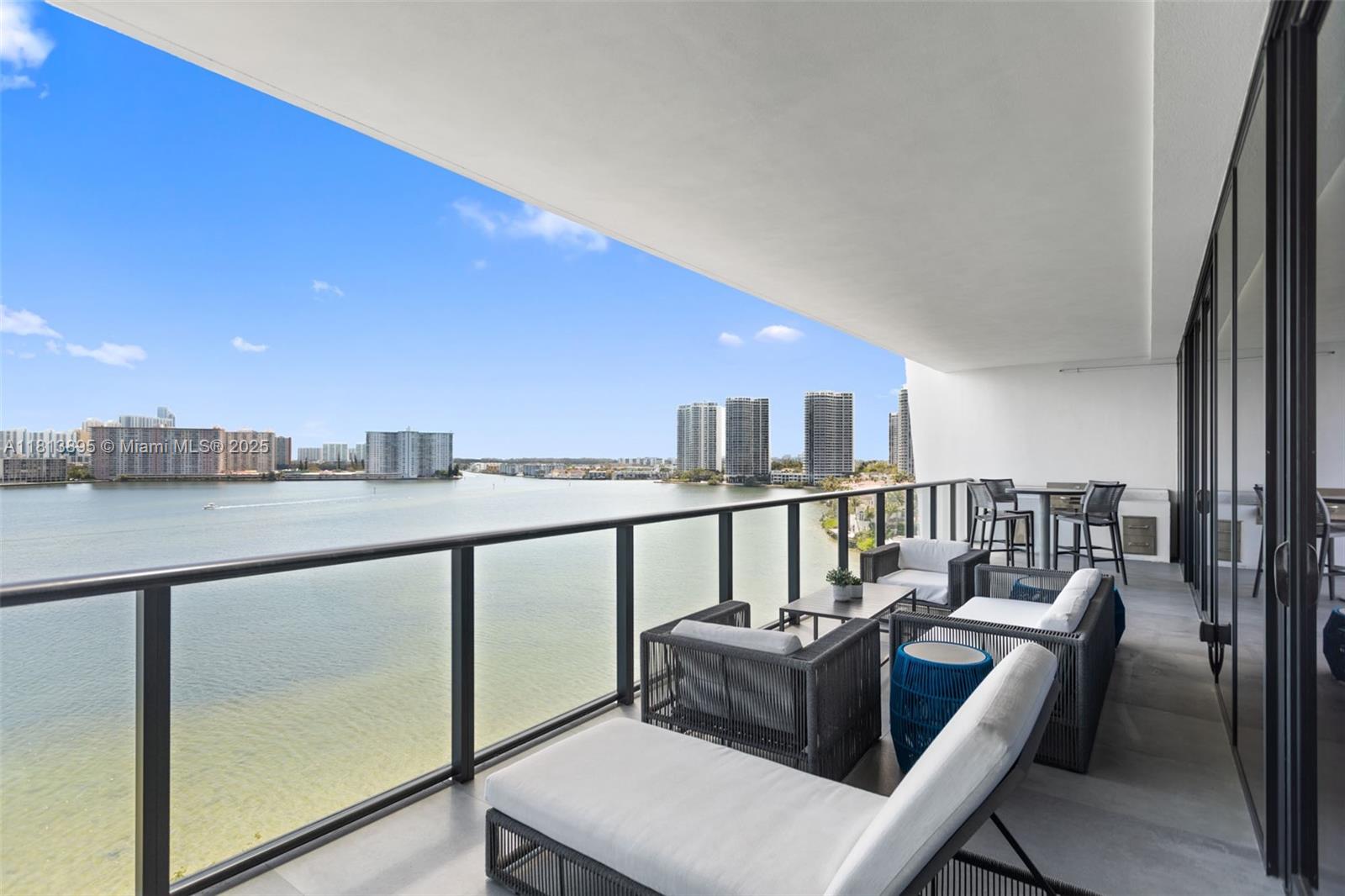PRIVE CONDO - Residential