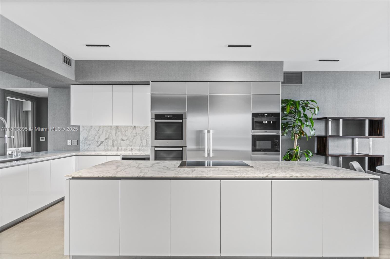 PRIVE CONDO - Residential