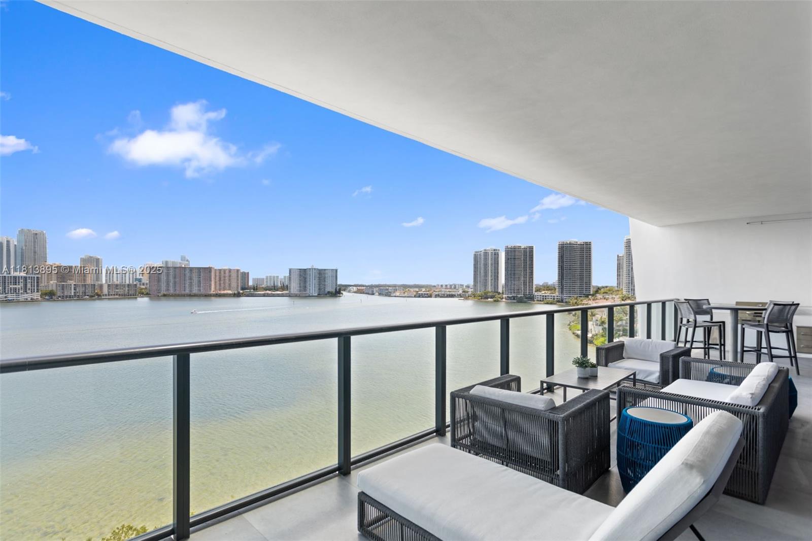 PRIVE CONDO - Residential