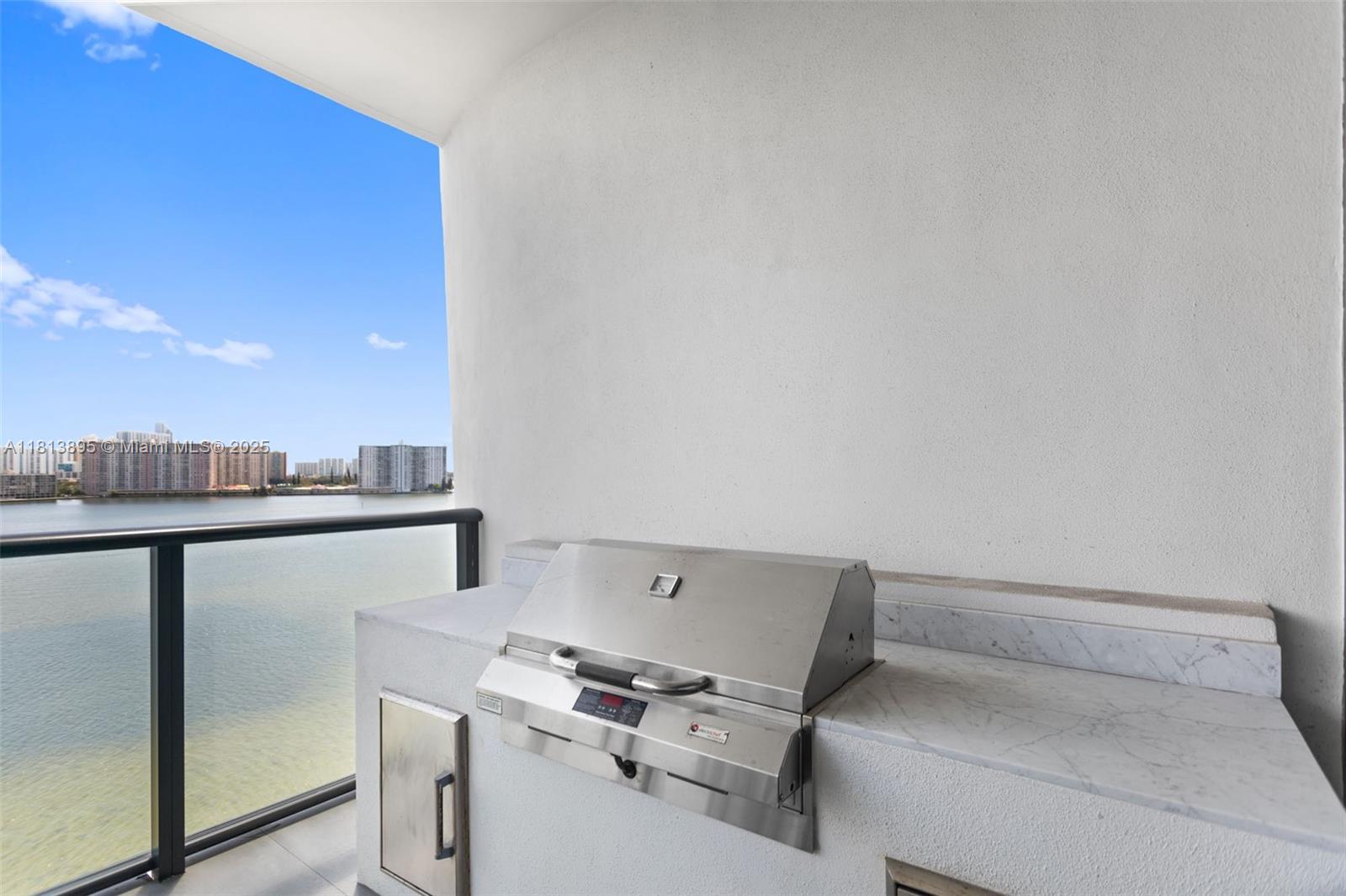 PRIVE CONDO - Residential