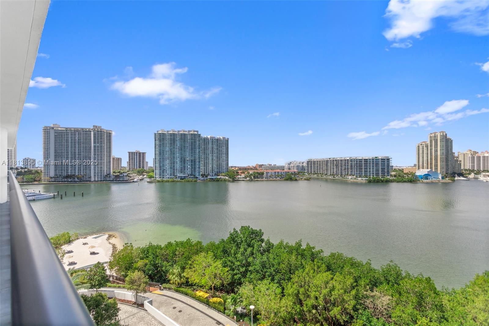 PRIVE CONDO - Residential