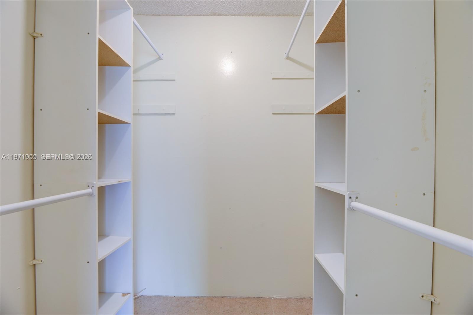 OMEGA CONDO NO 6 - Residential