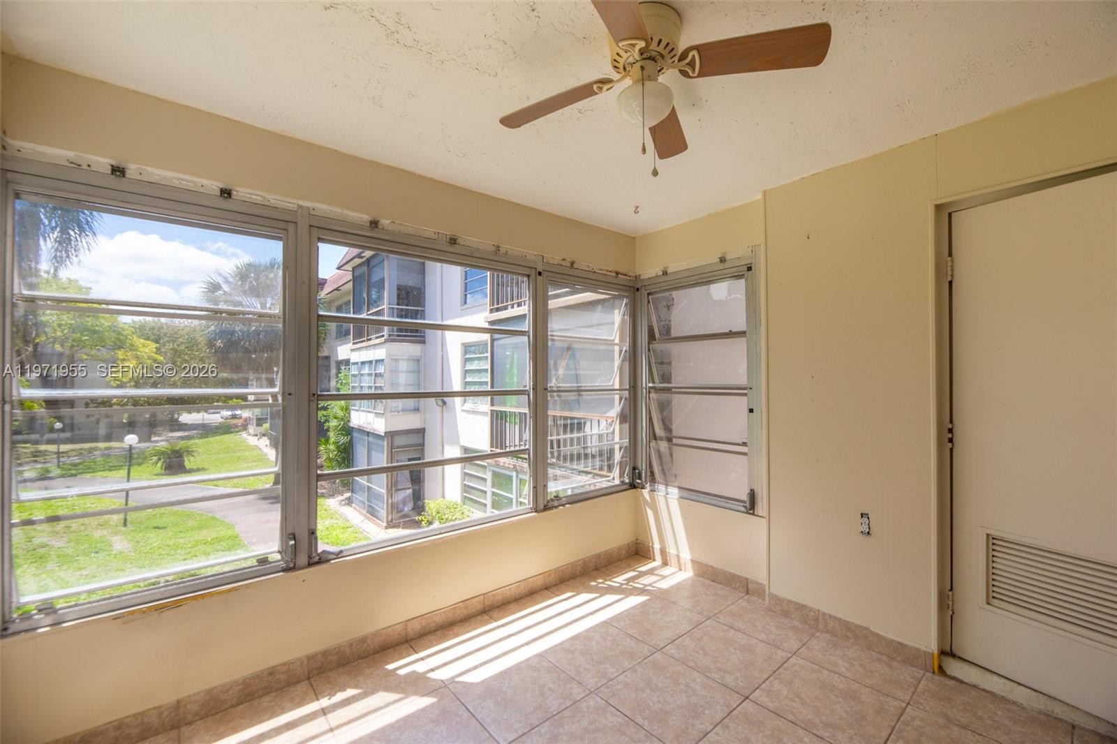 OMEGA CONDO NO 6 - Residential