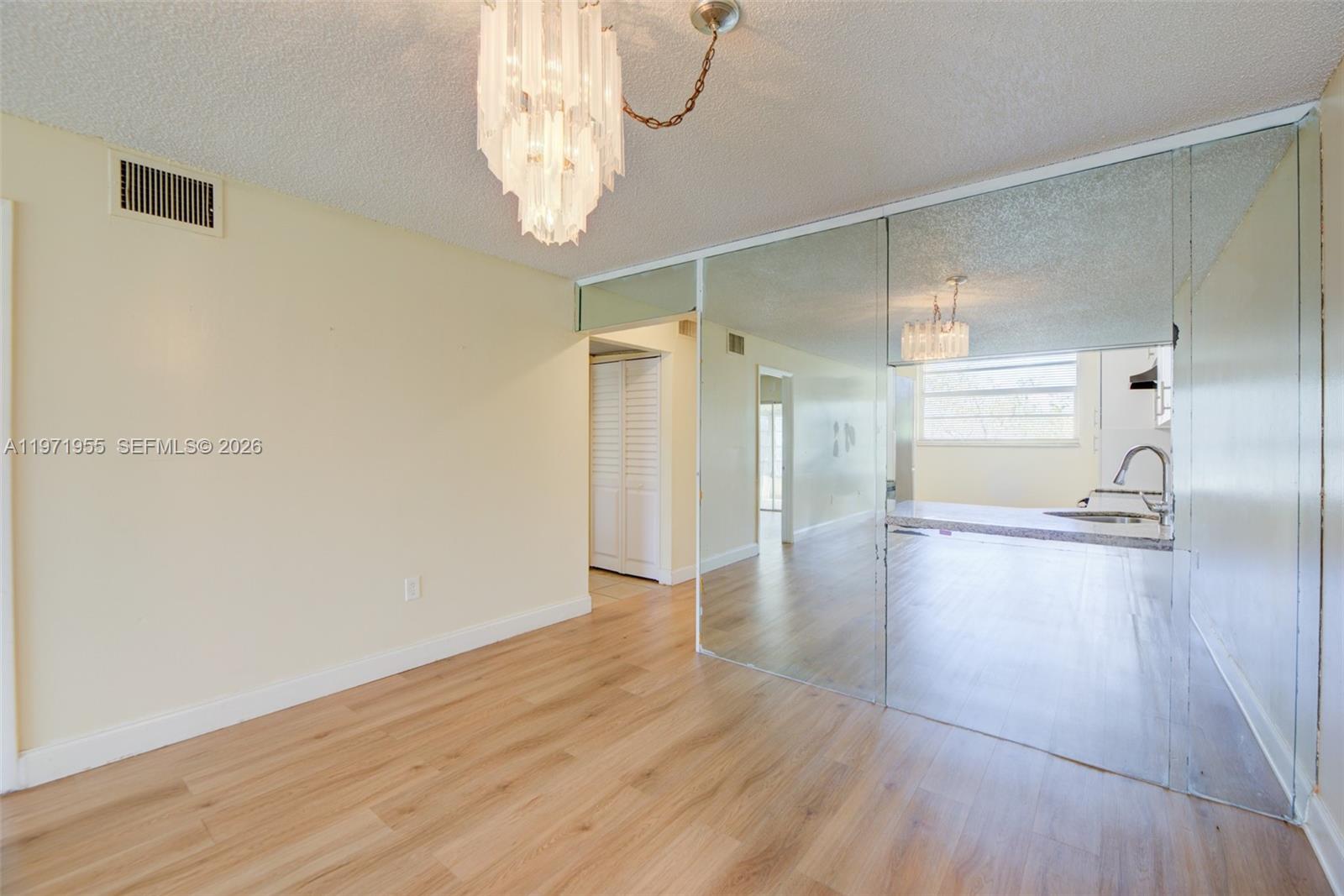 OMEGA CONDO NO 6 - Residential