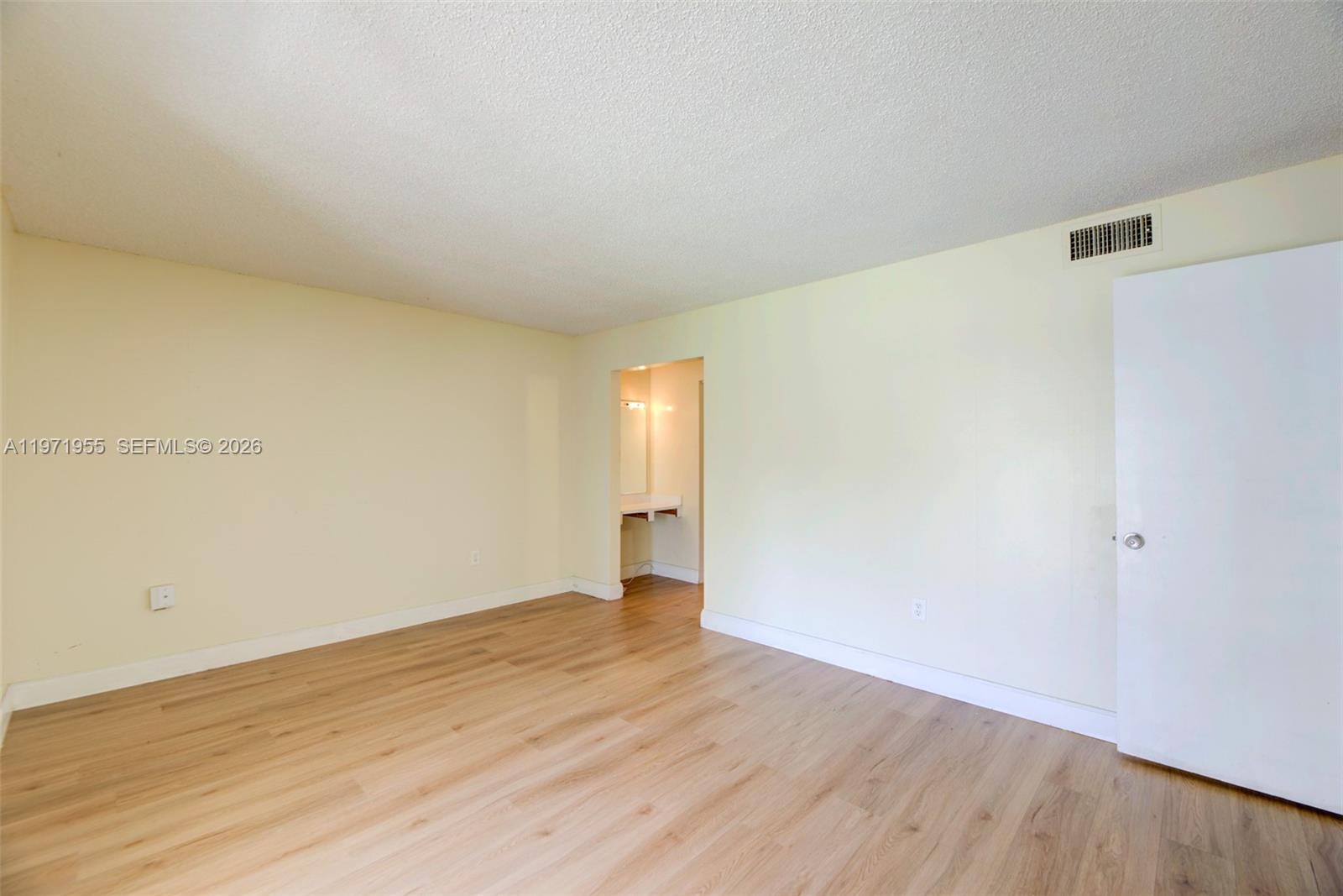 OMEGA CONDO NO 6 - Residential